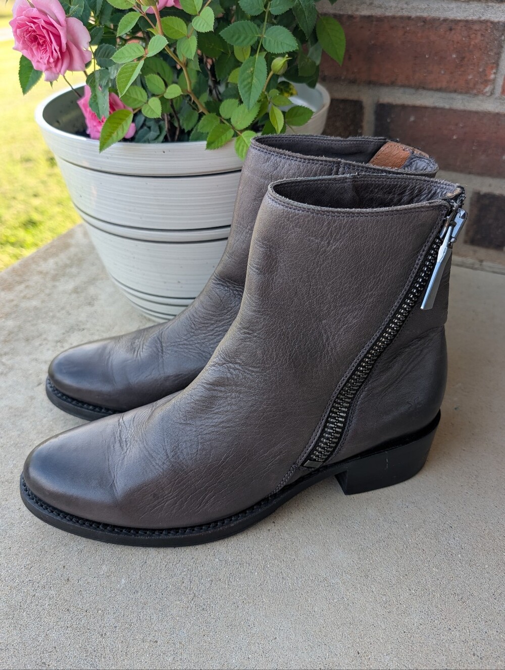 🥰EUC Frye Brand Demi Genuine Distressed Leather Zip Side Ankle Boots, Dark Grey